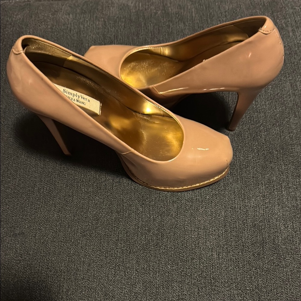 Vera wang Women's Nude Heels